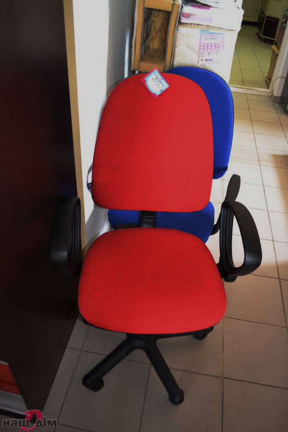 Компютерний стілець ID186-2 матеріали та колір