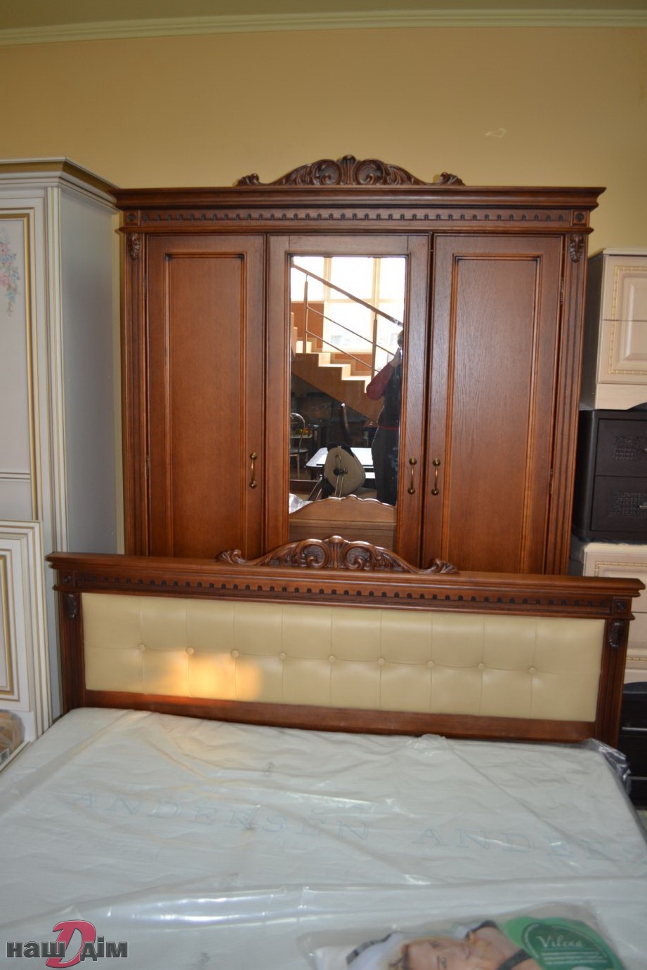 Галіція шафа та ліжко ID302-1 Фотографія з вітрини магазину